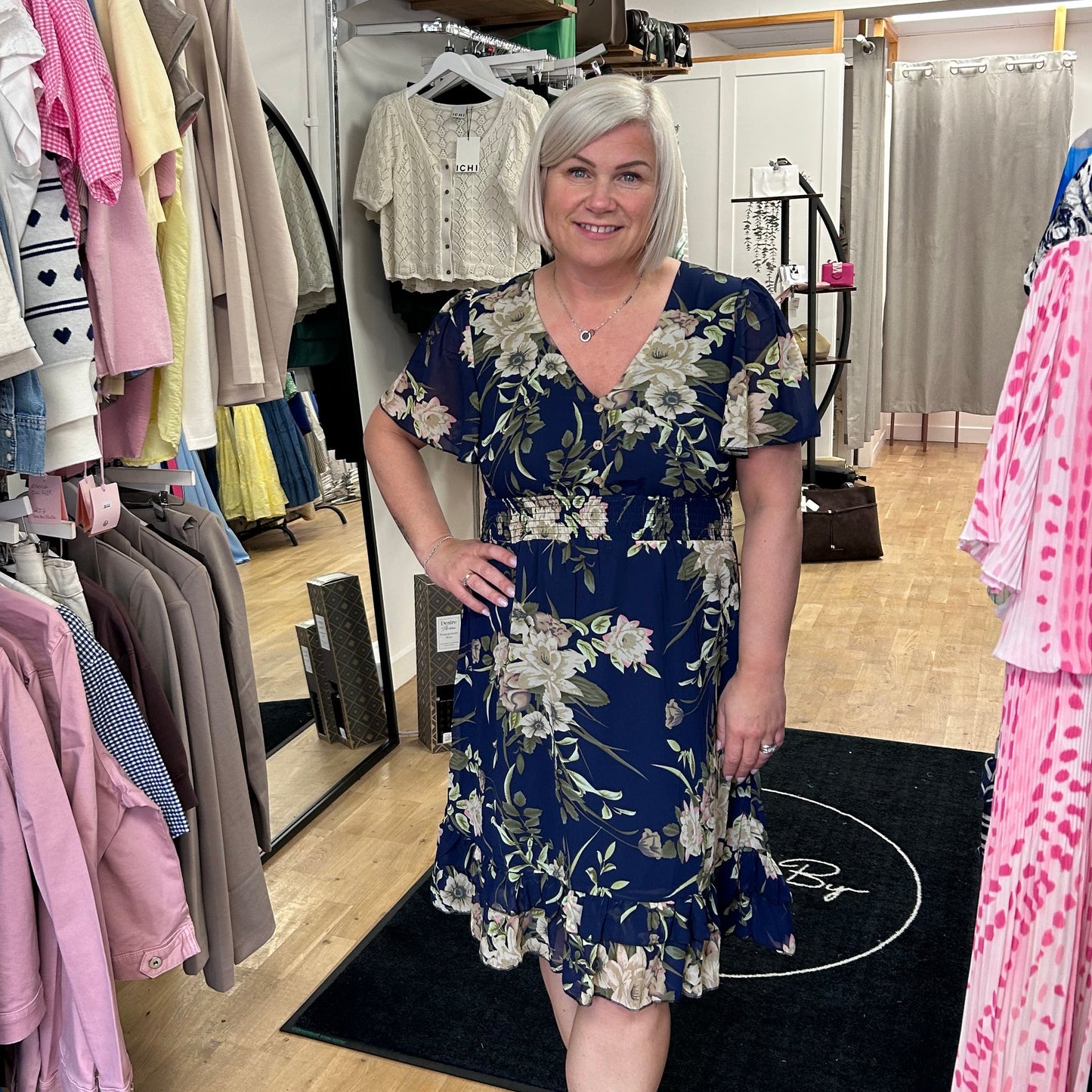 VESNA Knee Length Dress